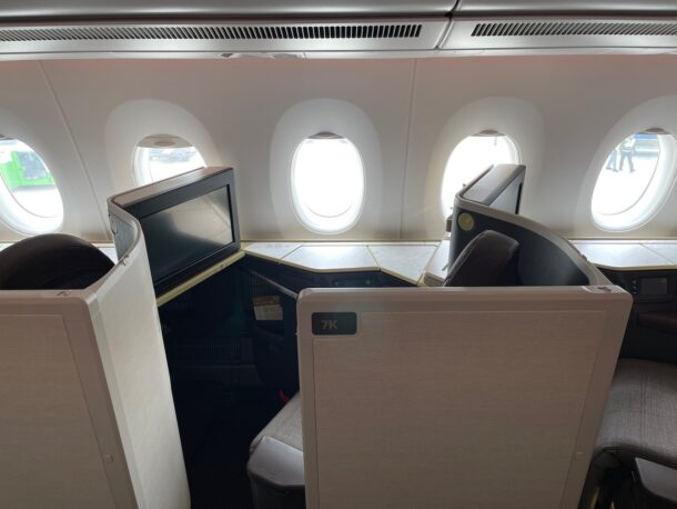 Review: Etihad Airways A350-1000 Business Class - Live and Let's Fly