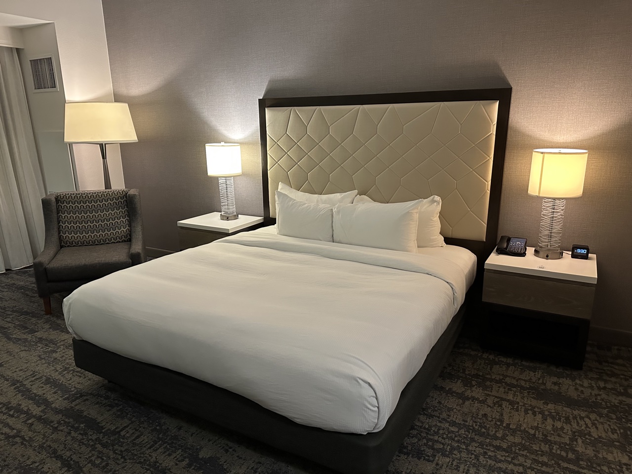 Hilton Shreveport bed