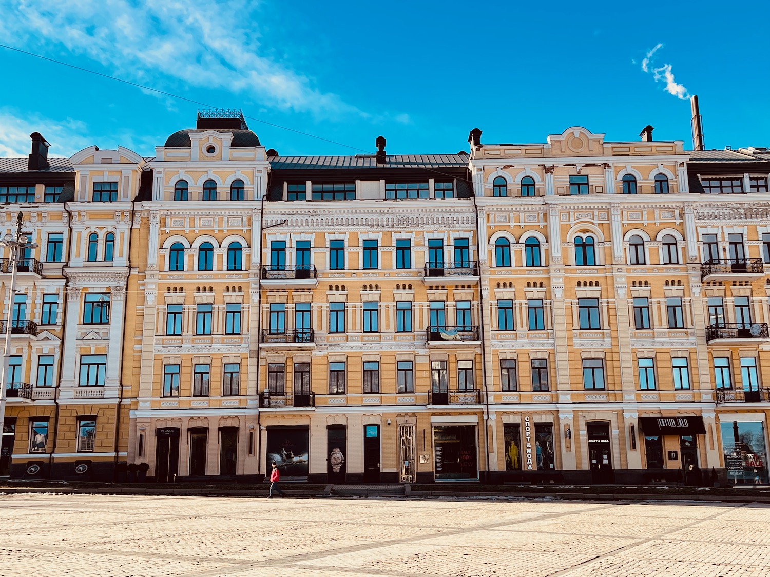 a large building with many windows