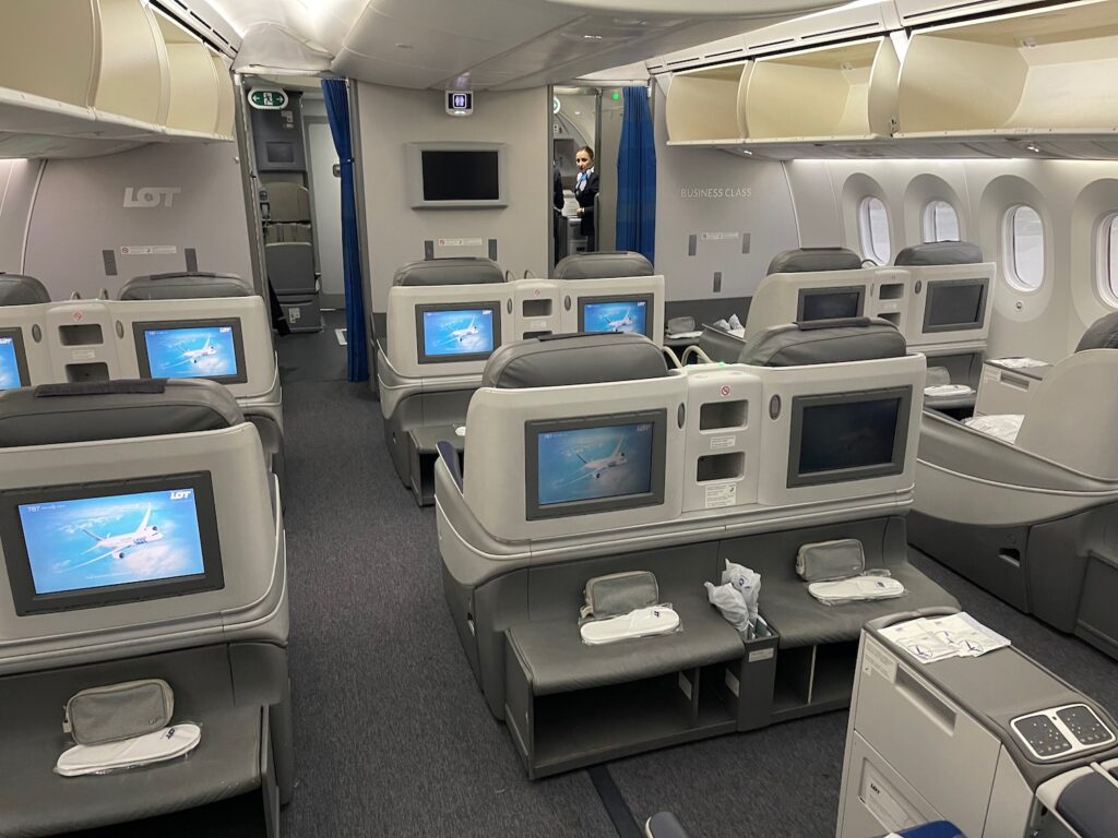 Review: LOT Polish 787-8 Business Class Warsaw - New York - Live and ...