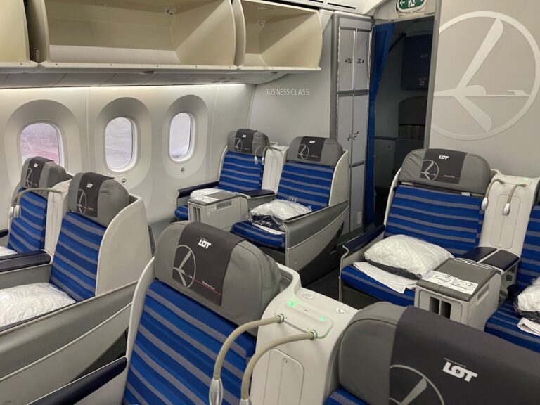 Review: LOT Polish 787-8 Business Class Warsaw - New York - Live and ...