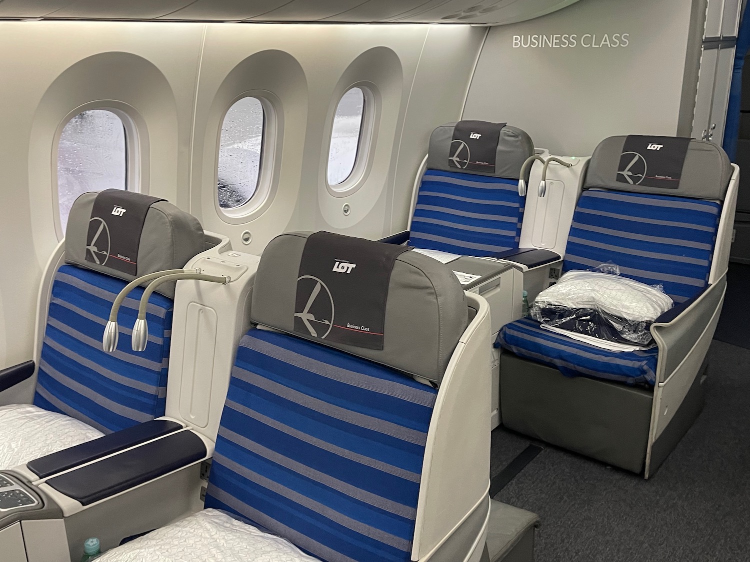 LOT Polish Airlines review: 787-8 economy class Los Angeles to