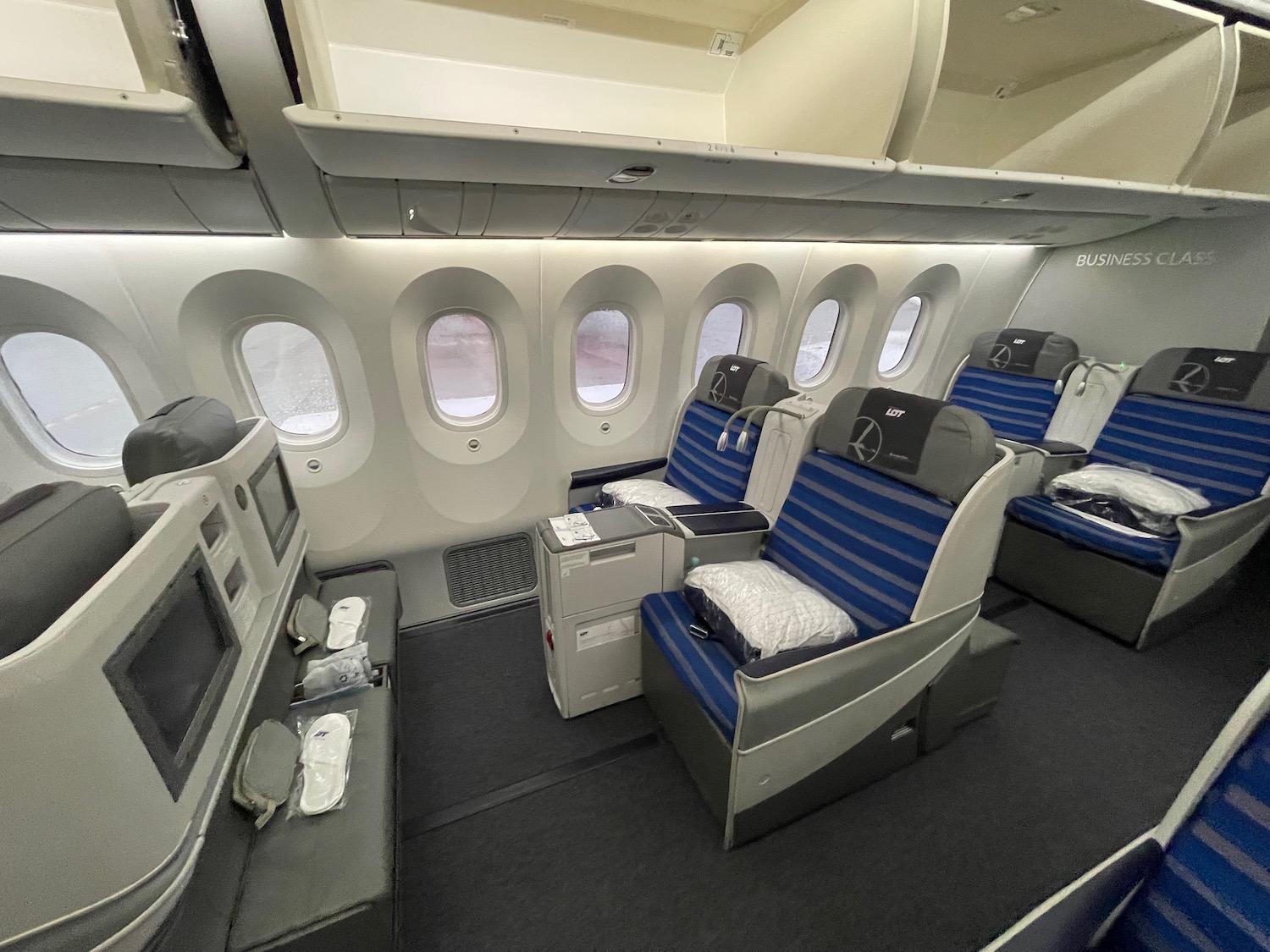 LOT Polish Airlines review: 787-8 economy class Los Angeles to