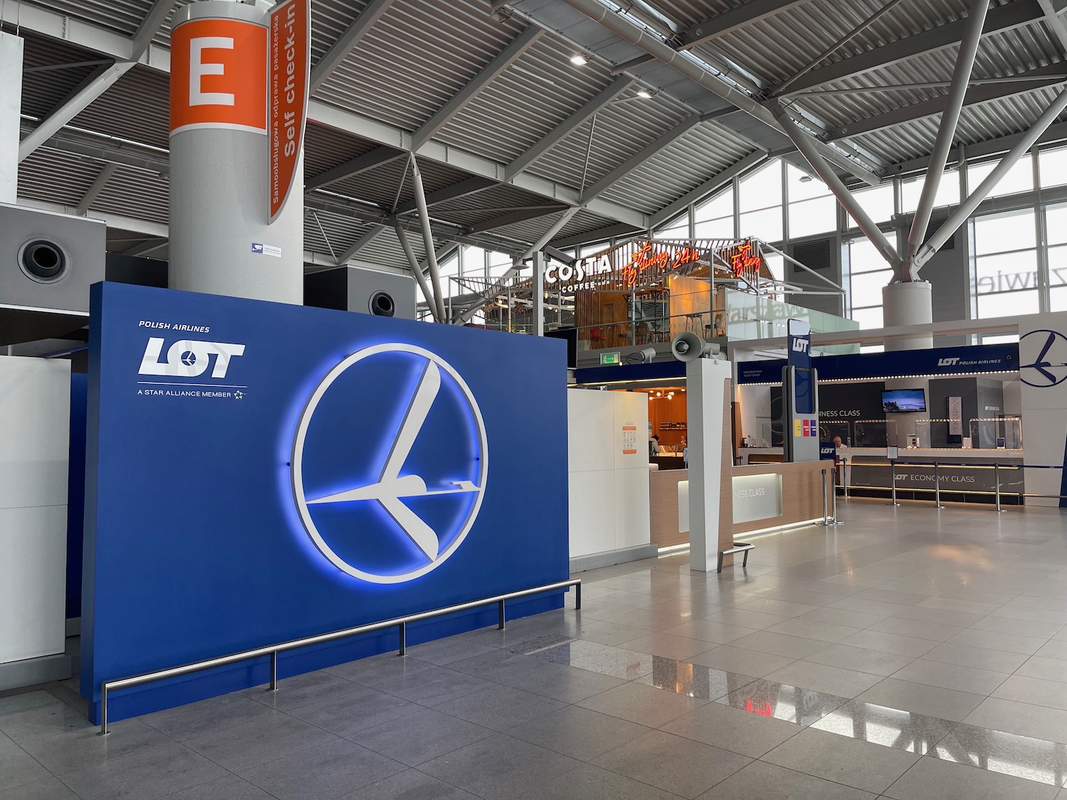 LOT Polish Airlines review: 787-8 economy class Los Angeles to Warsaw –  SANspotter