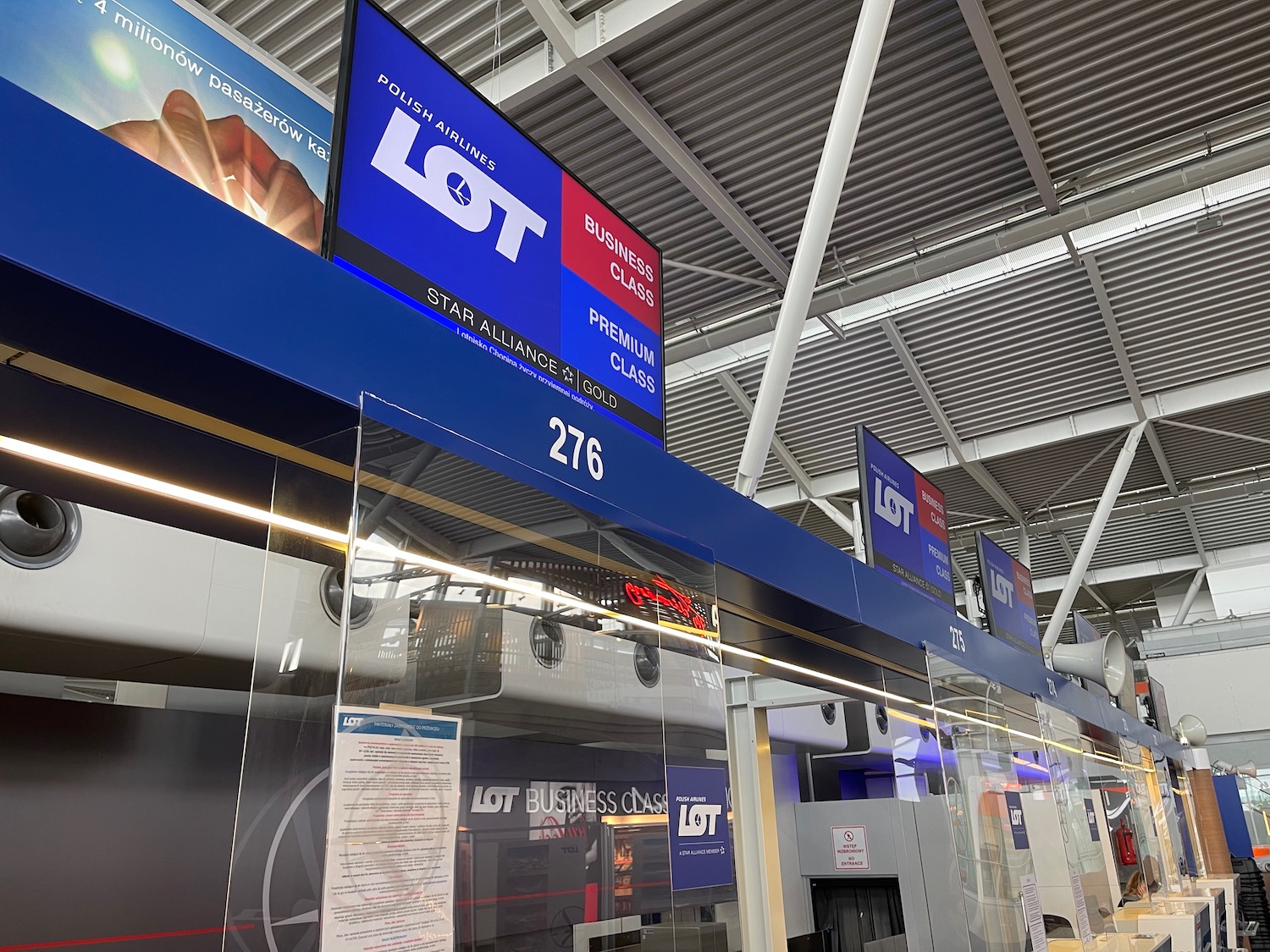 LOT Polish Airlines review: 787-8 economy class Los Angeles to Warsaw –  SANspotter