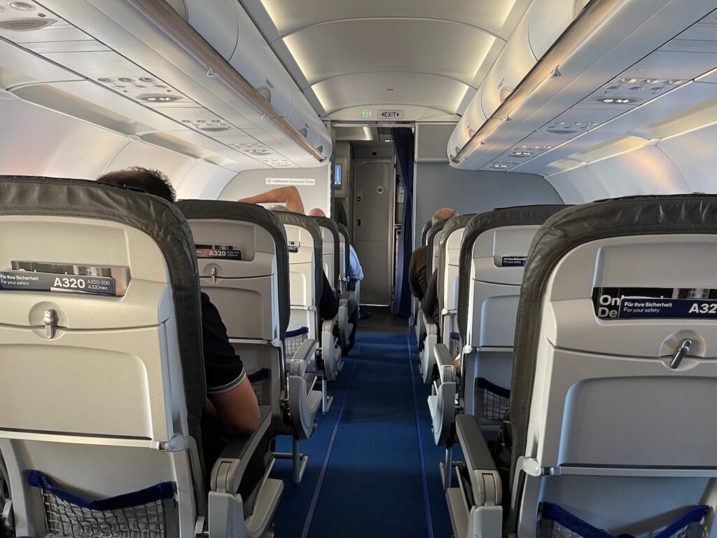 Review: Lufthansa A320neo Business Class - Live And Let's Fly - CCETA