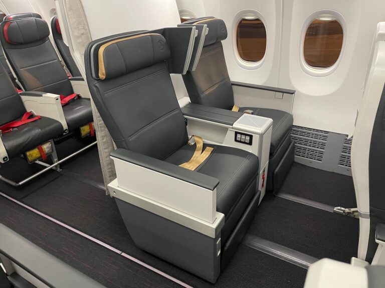 Review: Turkish Airlines 737 MAX 8 Business Class - Live and Let's Fly