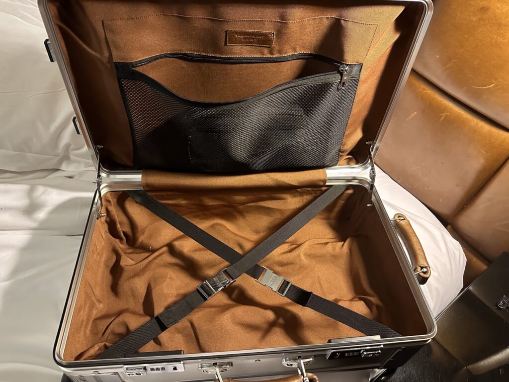 Review Sterling Pacific (Best?) Aluminum CarryOn Luggage Live and