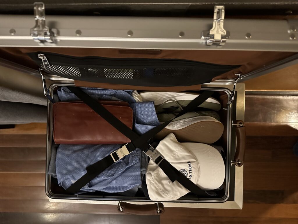 Review Sterling Pacific (Best?) Aluminum CarryOn Luggage Live and