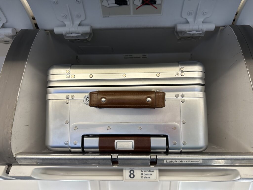 Review Sterling Pacific (Best?) Aluminum CarryOn Luggage Live and