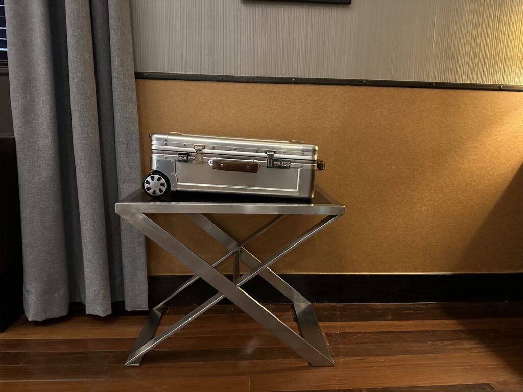 Review Sterling Pacific (Best?) Aluminum CarryOn Luggage Live and