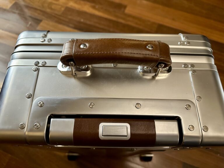 Review Sterling Pacific (Best?) Aluminum CarryOn Luggage Live and