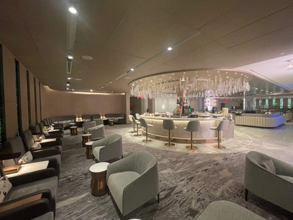 Review: Chelsea Lounge New York (JFK) - First Class Lounge For American ...