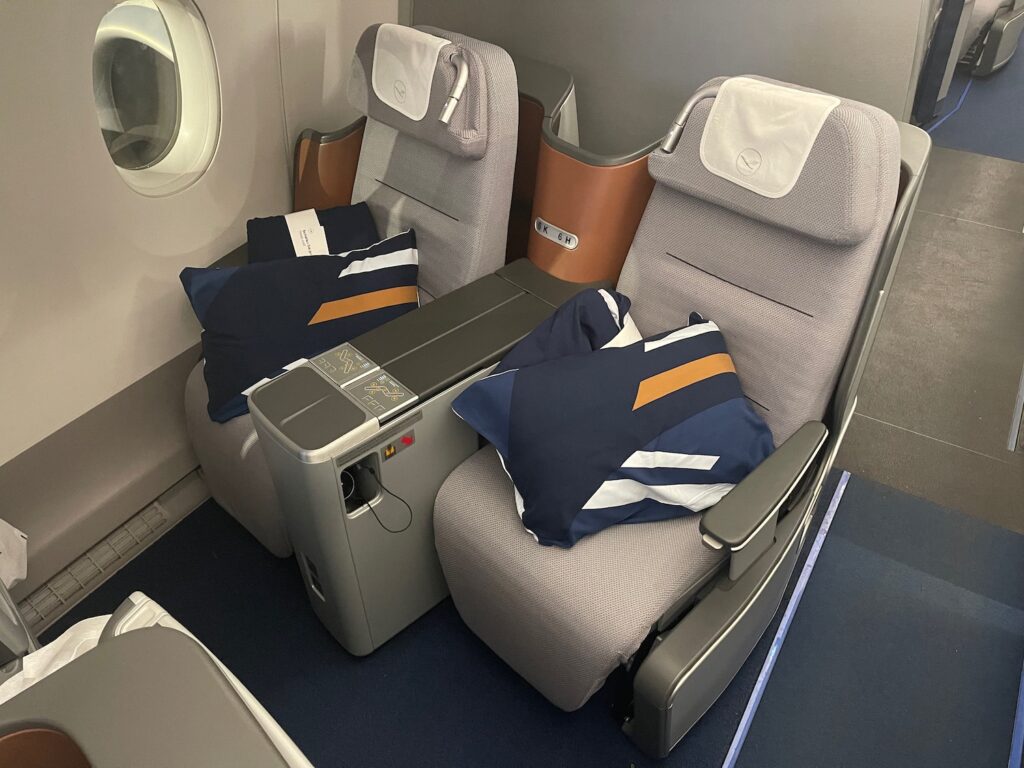LUFTHANSA A350 900 BUSINESS CLASS REVIEW visual data 2