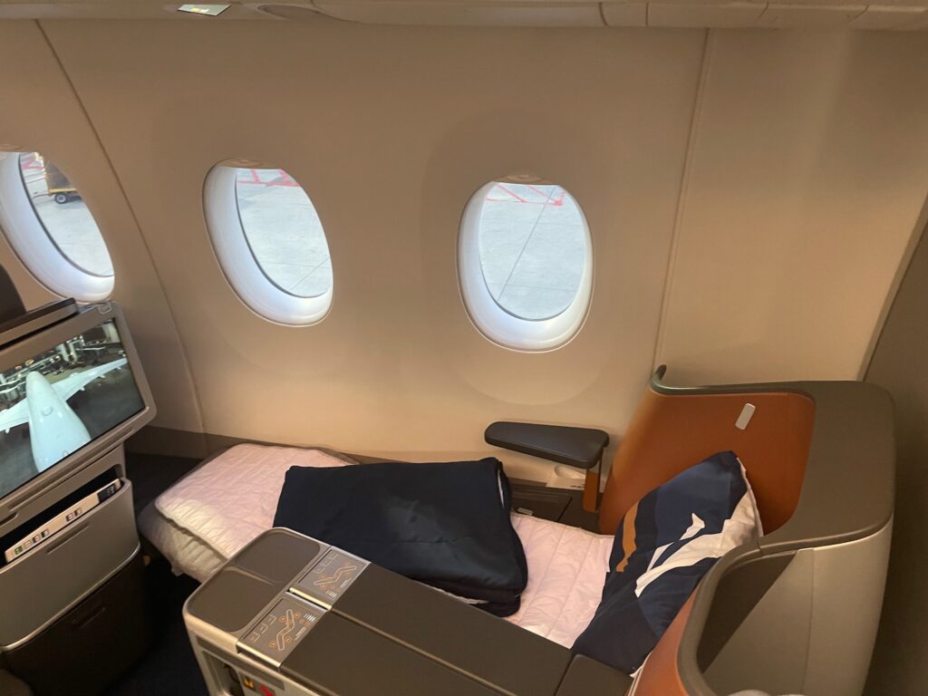 LUFTHANSA A350 900 BUSINESS CLASS REVIEW visual data 3