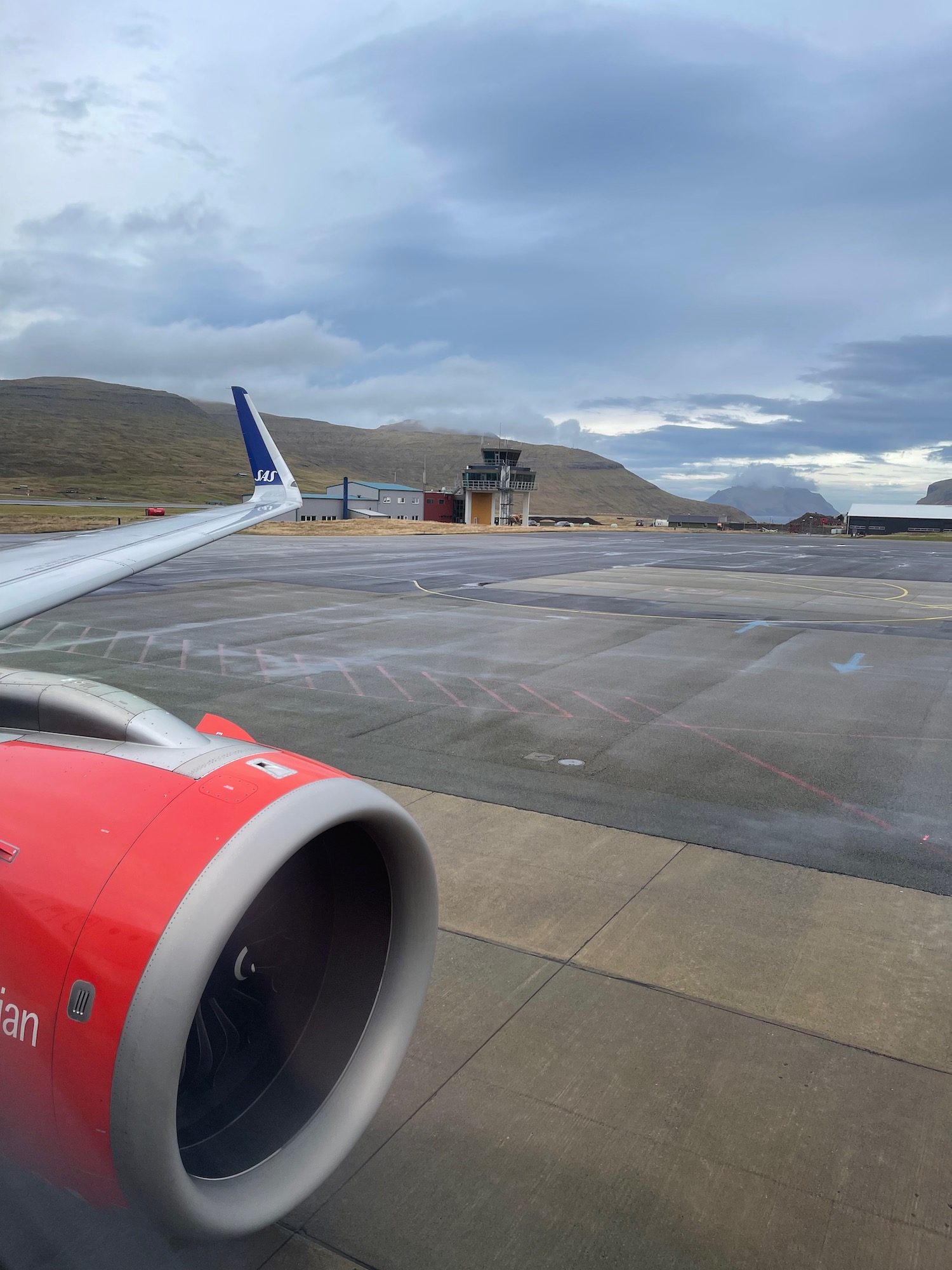 an airplane wing on a runway