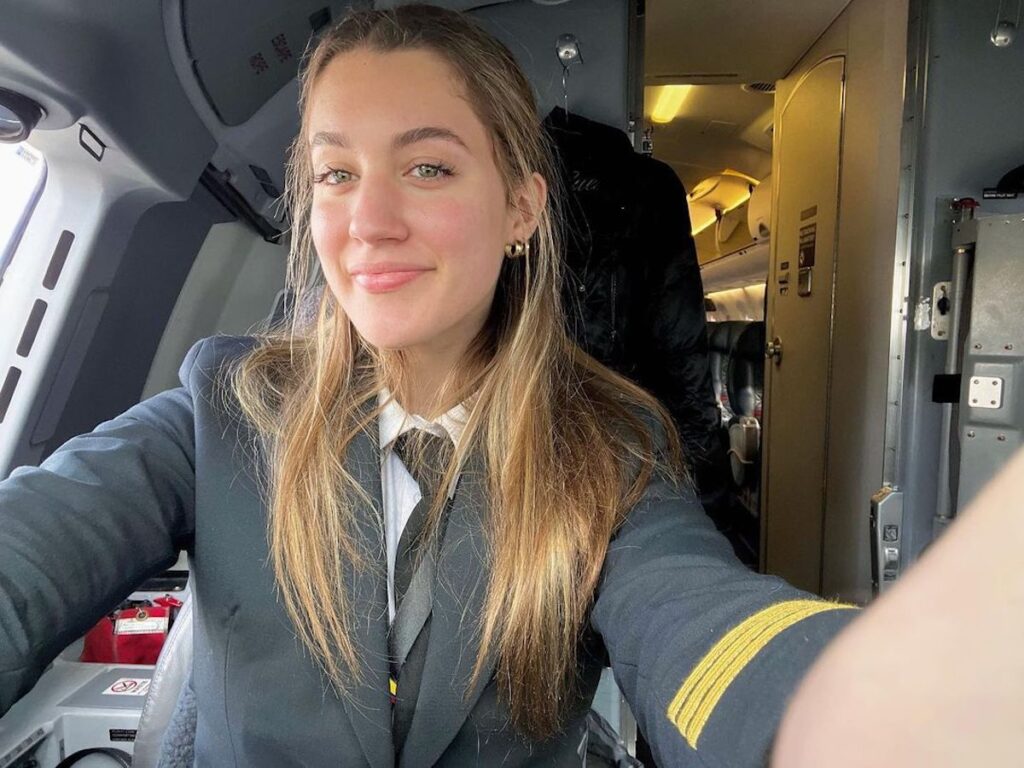 22 Year Old Pilot Doesnt Care If You Think Shes Too Young To Fly Live And Lets Fly 3563