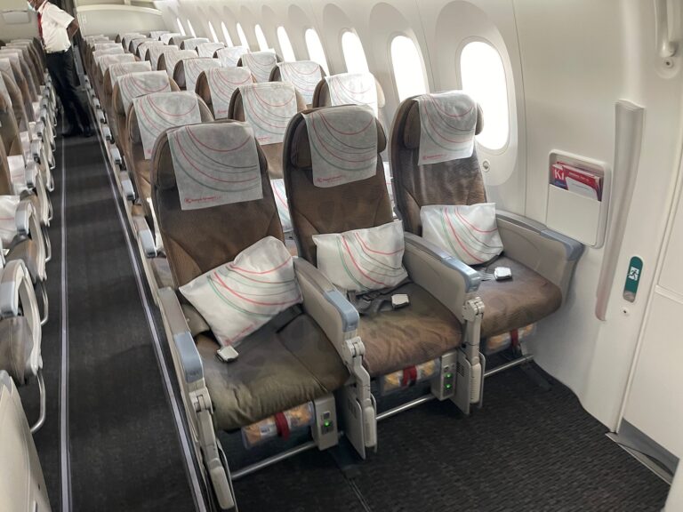 Review Kenya Airways 7878 Economy Class Live and Let's Fly