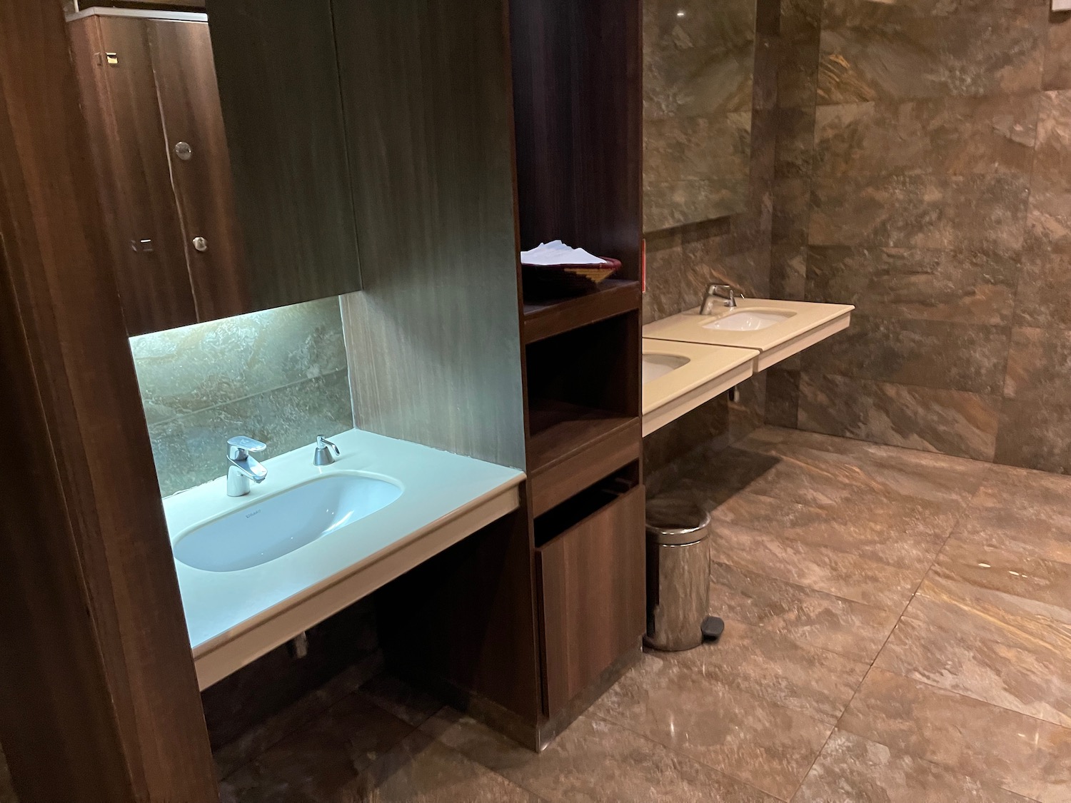 a bathroom with sinks and cabinets