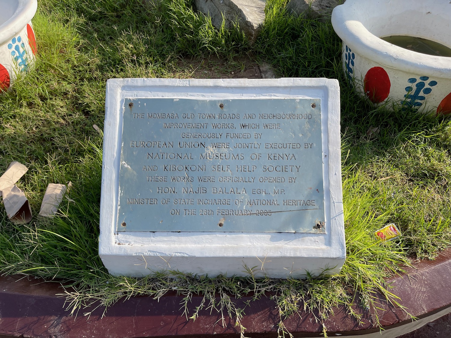 a stone plaque in the grass