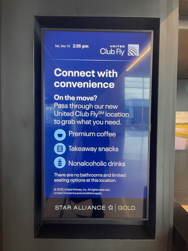 Review United Club Fly Lounge Denver (DEN) Live and Let's Fly