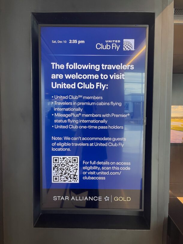 Review United Club Fly Lounge Denver (DEN) Live and Let's Fly