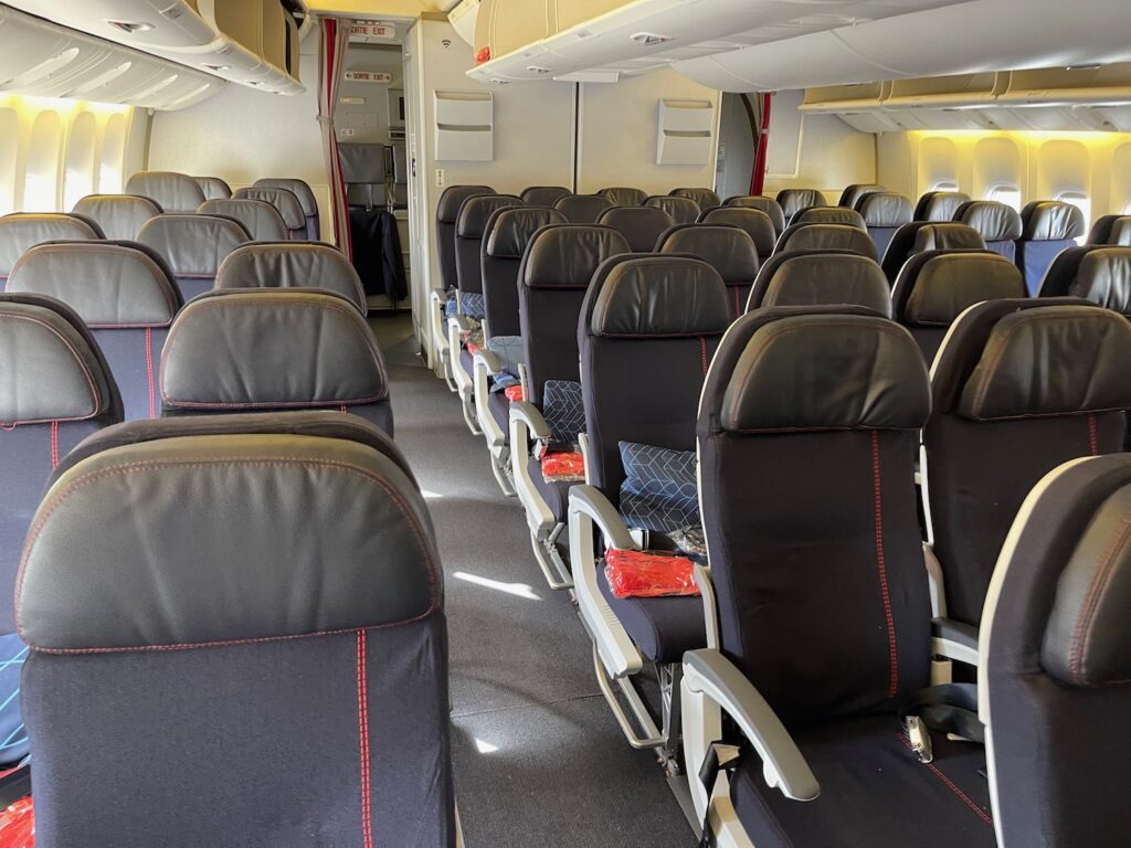 Review: Air France 777-300ER Economy Class - Live and Let's Fly