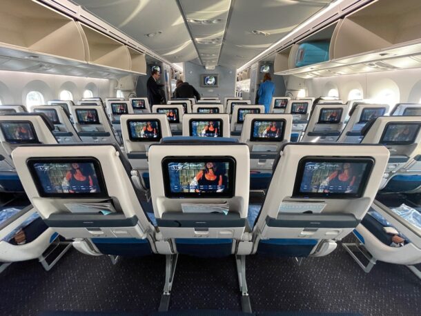 Review: KLM 787-10 Economy Class - Live and Let's Fly