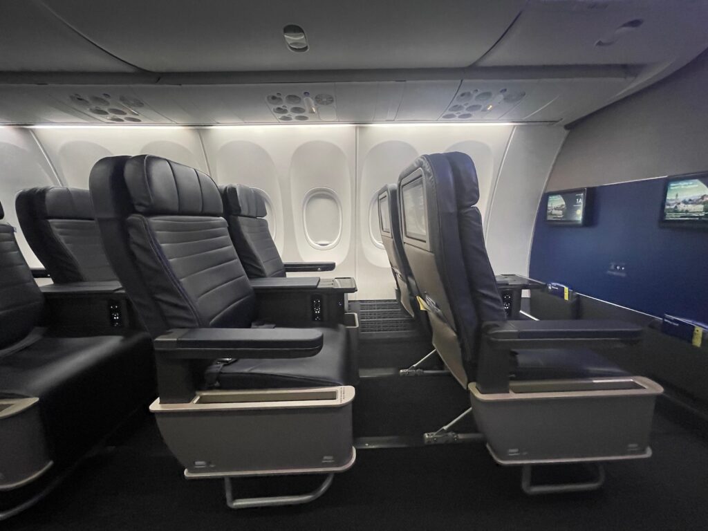 Review: United Airlines 737 MAX 8 First Class - Live and Let's Fly