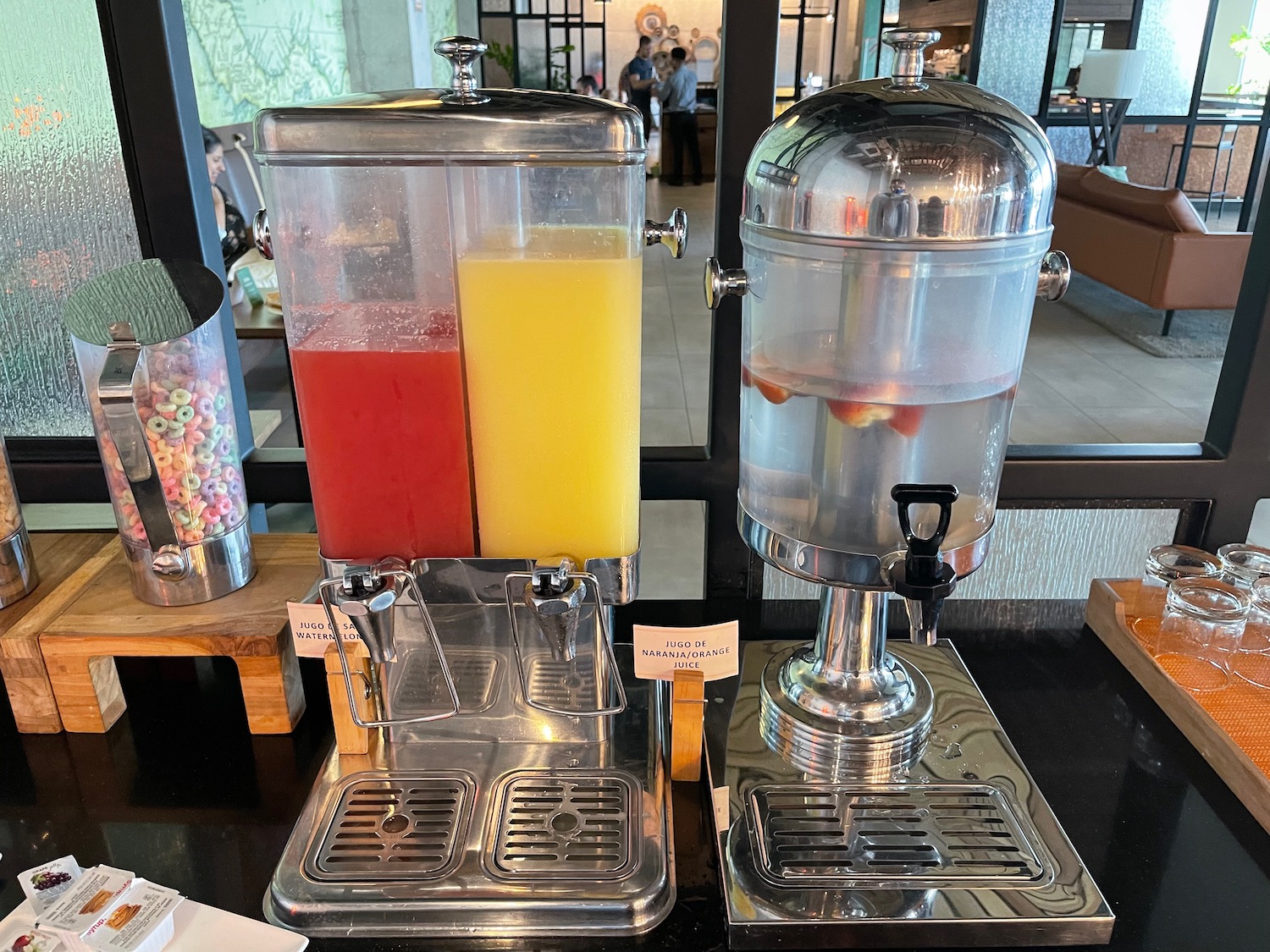 a juice dispenser with a drink dispenser and a drink dispenser