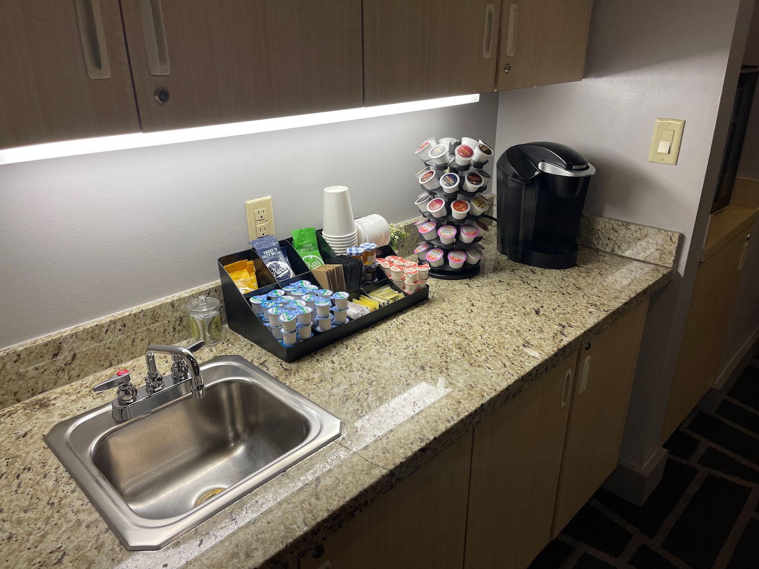 a coffee machine and coffee cups on a counter