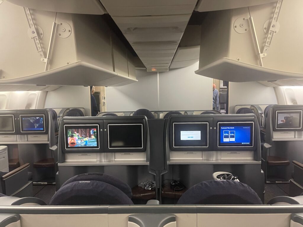 I Flew United’s 777-200 With Eight Seats Across In Business Class ...