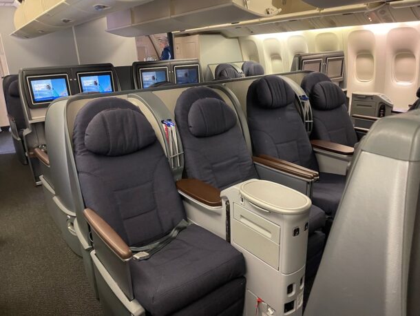 I Flew United’s 777-200 With Eight Seats Across In Business Class ...