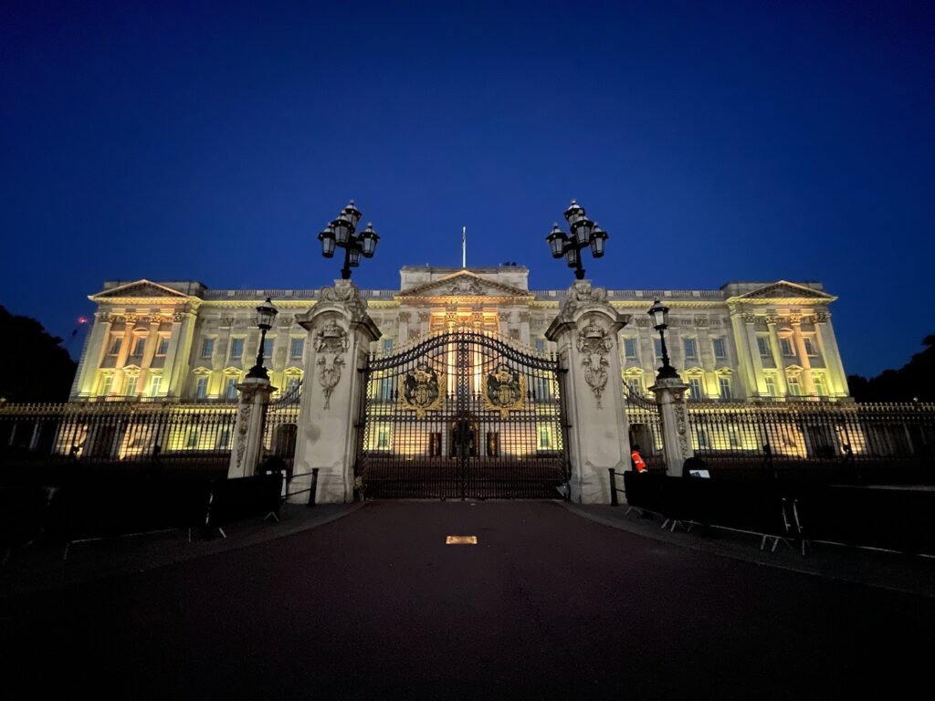 buckingham palace tours in november