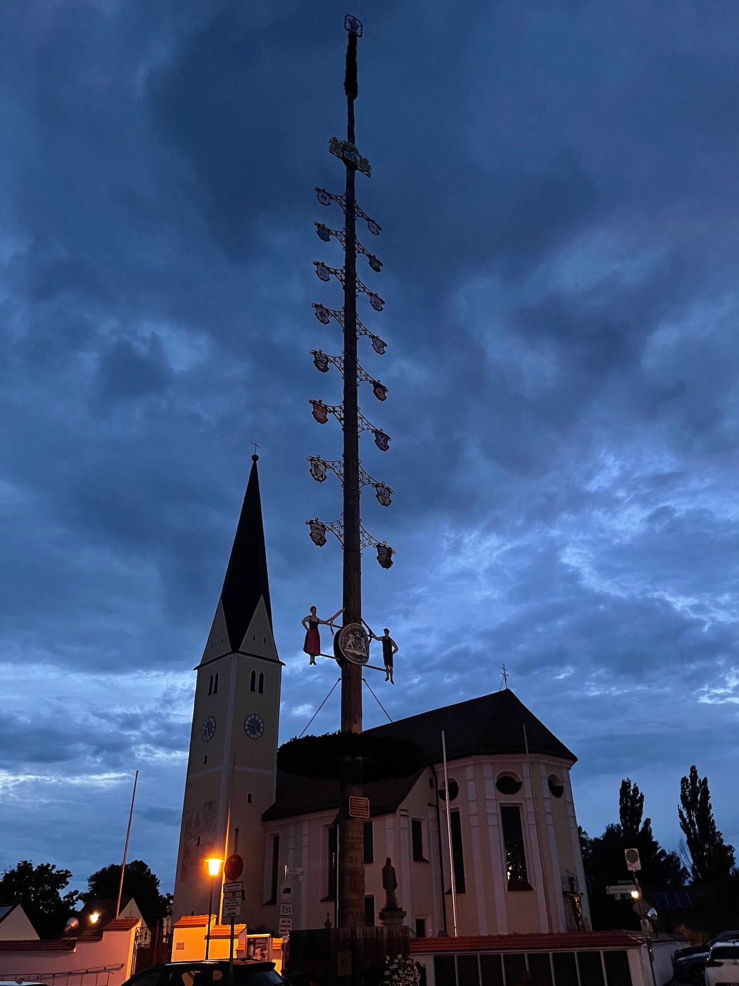 a tall pole with people on it