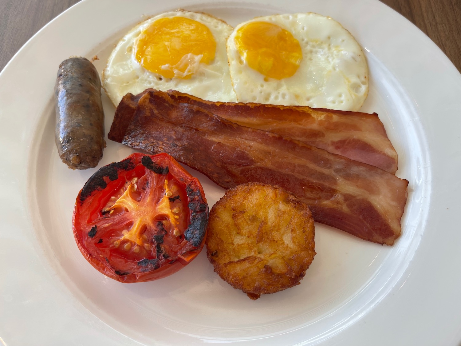 a plate of breakfast food
