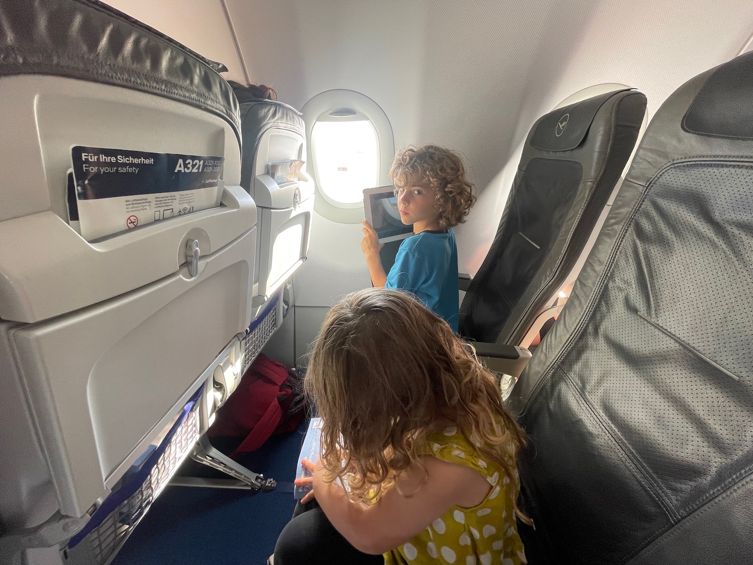 https://liveandletsfly.com/wp-content/uploads/2023/09/Lufthansa-A321-200-Economy-Class-Review-16.jpeg