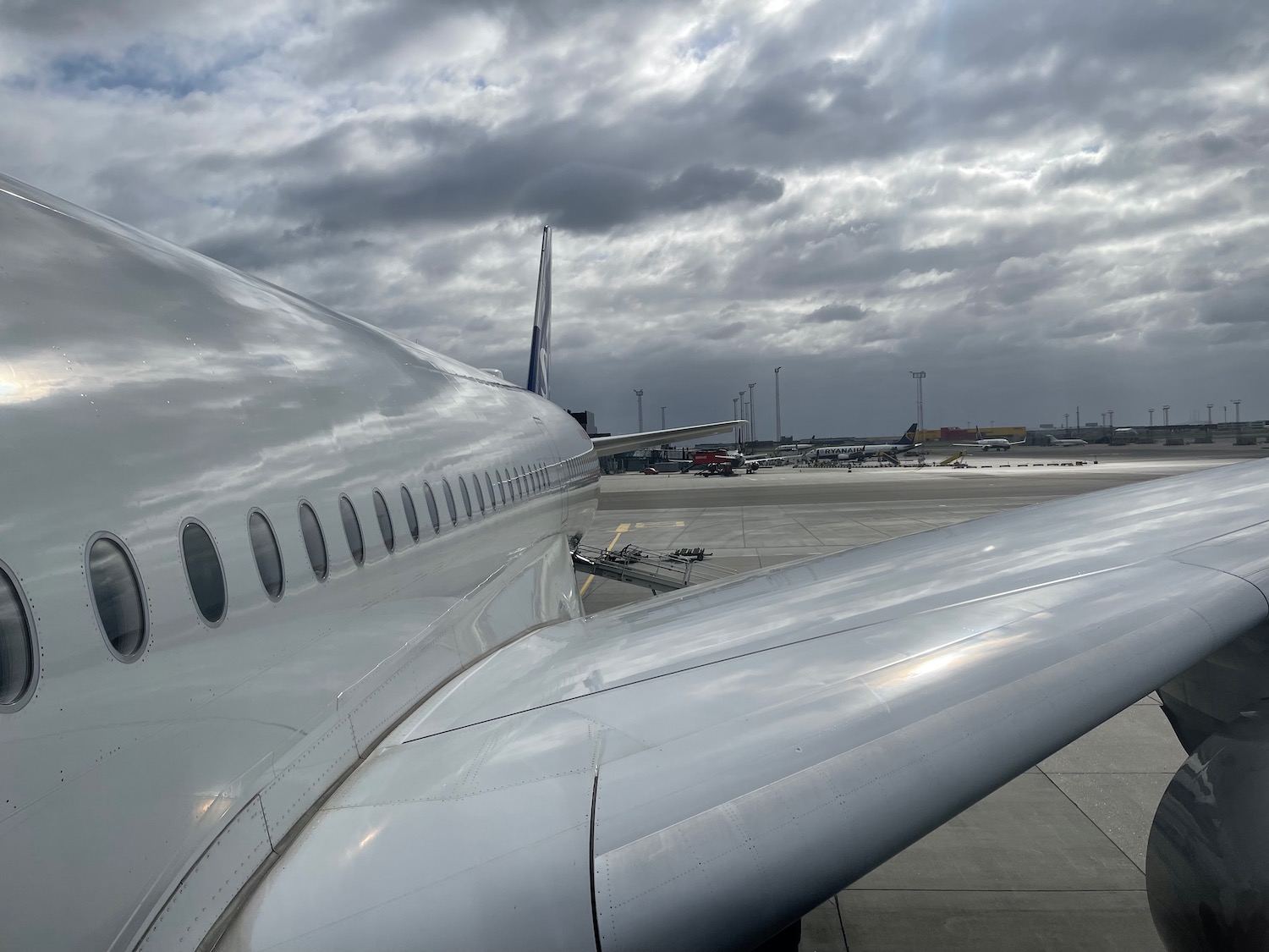 an airplane wing on a runway