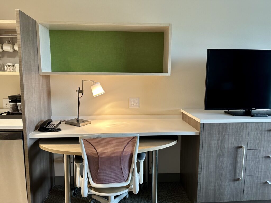 Review Home2 Suites (Orlando) Near Universal Live and Let's Fly