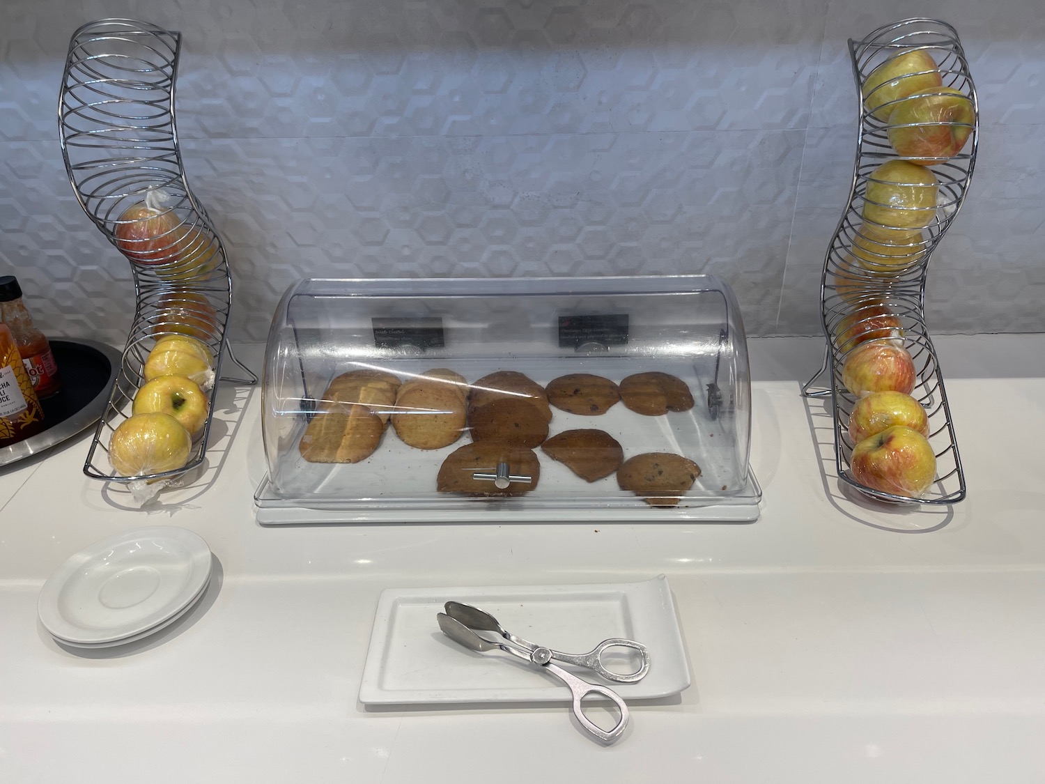 a group of apples in a glass container