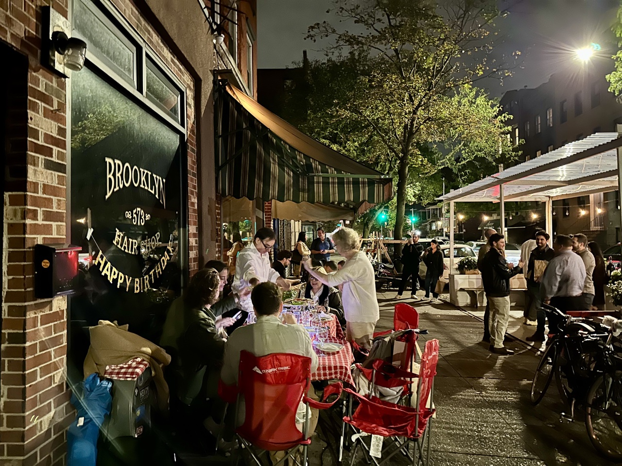 Lucali pizza brooklyn new york exterior