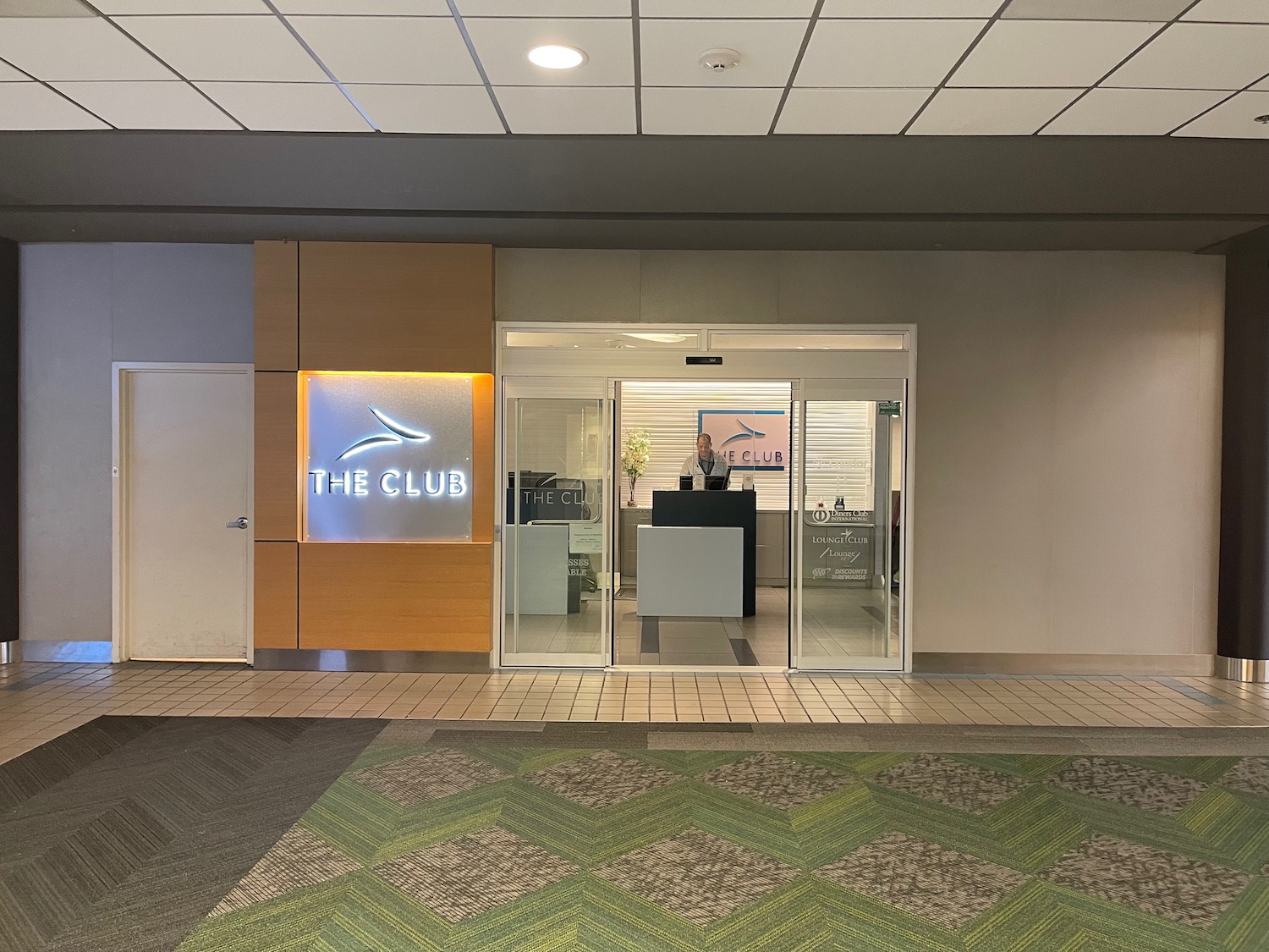 PIT: The Club PIT Reviews & Photos - Main Terminal, Concourse C