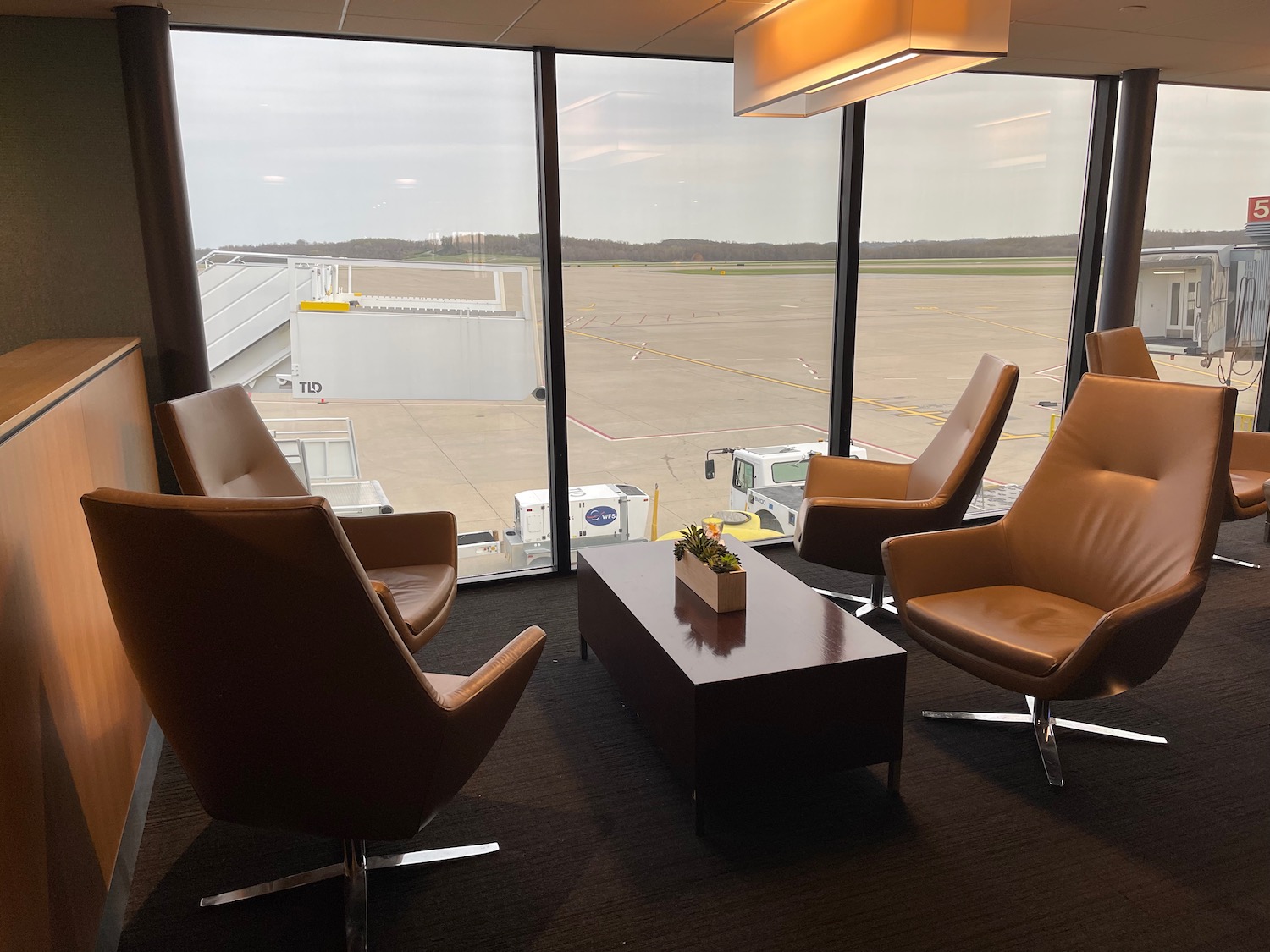 Review: The Club Pittsburgh (PIT) - Priority Pass Lounge - Live and Let's  Fly