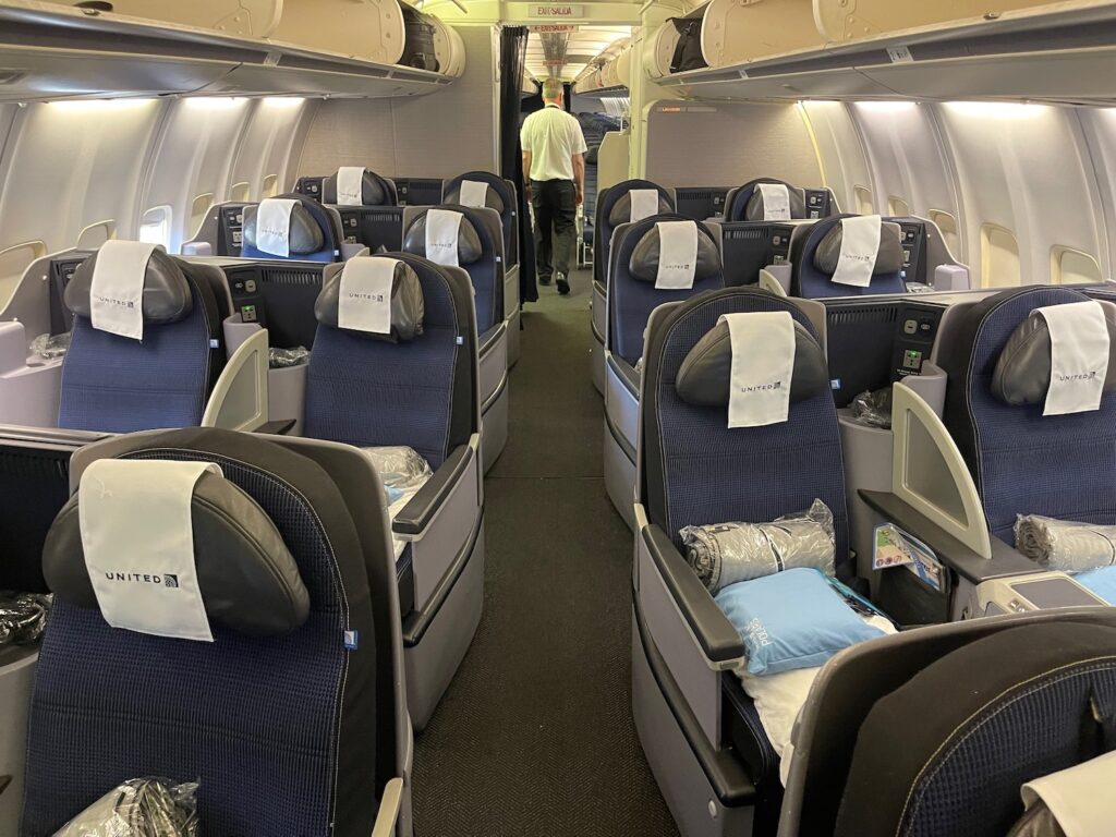 Review: United Airlines 757-200 Business Class - Live and Let's Fly