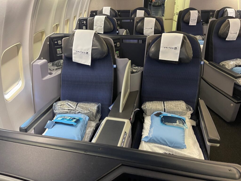 Review: United Airlines 757-200 Business Class - Live and Let's Fly