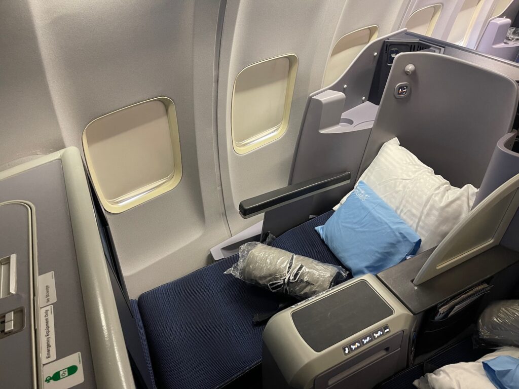 Review: United Airlines 757-200 Business Class - Live and Let's Fly