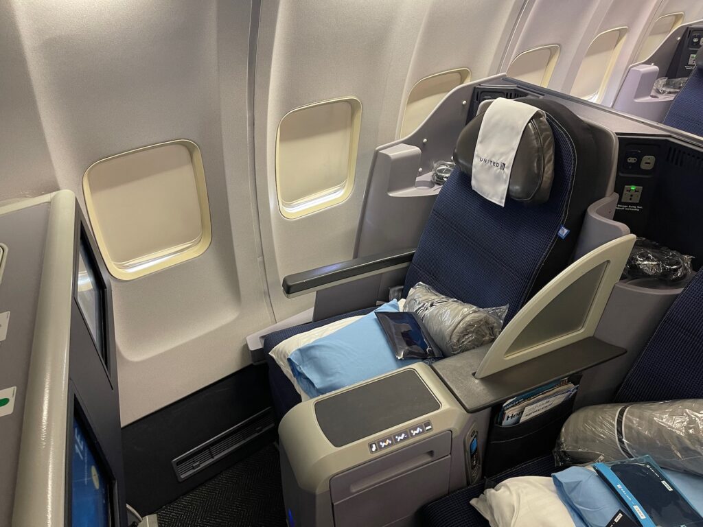 Review: United Airlines 757-200 Business Class - Live and Let's Fly