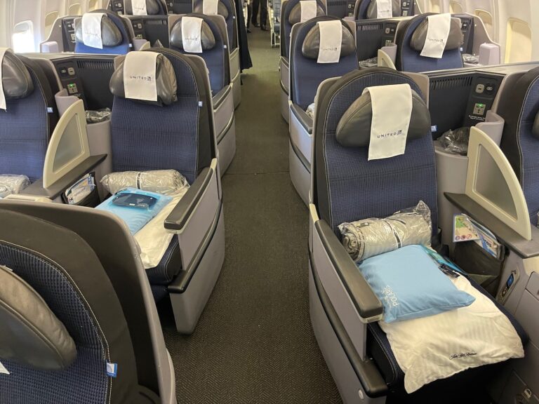 Review: United Airlines 757-200 Business Class - Live and Let's Fly