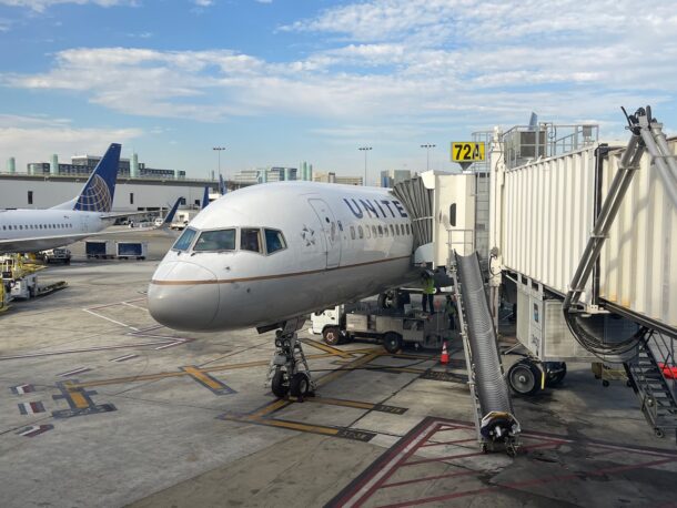 Review: United Airlines 757-200 Business Class - Live and Let's Fly