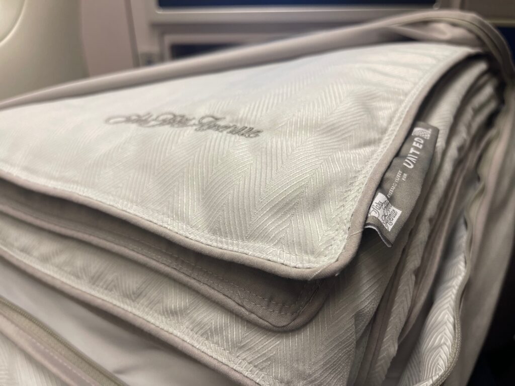 NEUF SCELLÉ - United Airlines Saks Fifth Avenue Polaris Amenity Kit